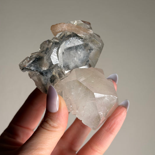 apophyllite with stilbite & black chalcedony g
