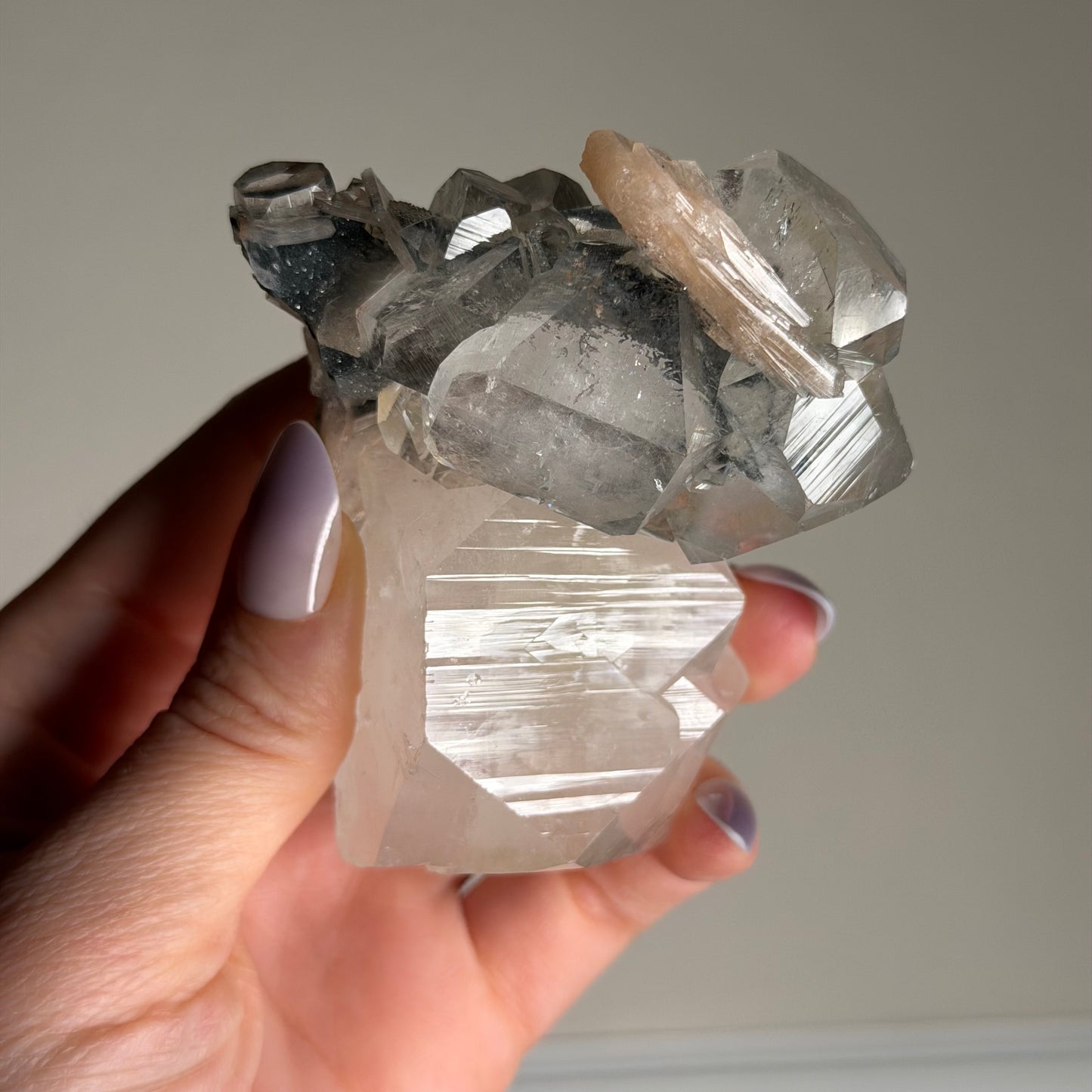 apophyllite with stilbite & black chalcedony g