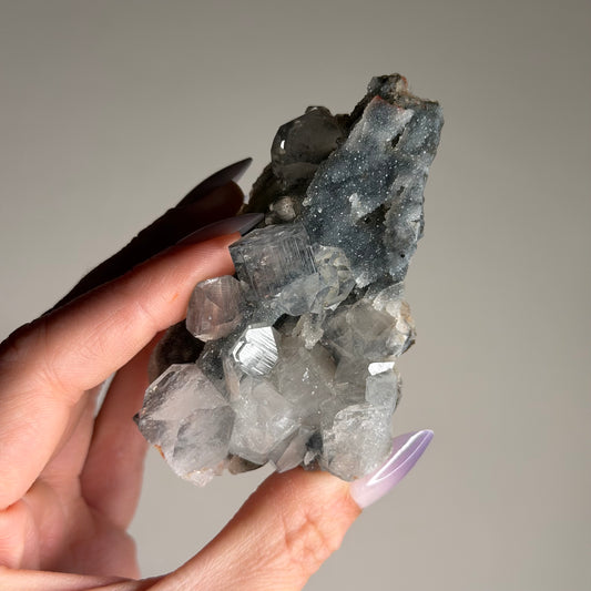 apophyllite with stilbite & black chalcedony h